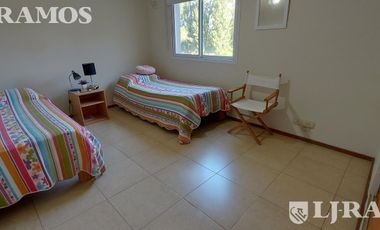 OPORTUNIDAD. APTO CREDITO. 3 DORMITORIOS, ESCRITORIO y SERVICIO.