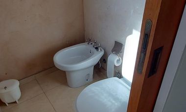 OPORTUNIDAD. APTO CREDITO. 3 DORMITORIOS, ESCRITORIO y SERVICIO.