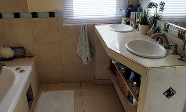 OPORTUNIDAD. APTO CREDITO. 3 DORMITORIOS, ESCRITORIO y SERVICIO.