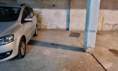 Cochera Fija a 1/C de Av. Maipú.