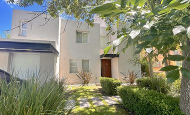 Casa - Abril Club De Campo