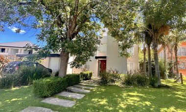 Casa - Abril Club De Campo