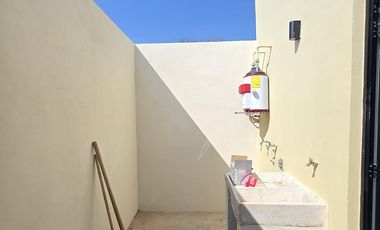 CASA EN VENTA 1 PLANTA, 2 RECÁMARAS, 2 BAÑOS, COCHERA PARA 1 AUTO