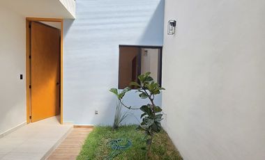 CASA EN VENTA 1 PLANTA, 2 RECÁMARAS, 2 BAÑOS, COCHERA PARA 1 AUTO