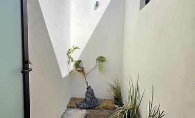 CASA EN VENTA 1 PLANTA, 2 RECÁMARAS, 2 BAÑOS, COCHERA PARA 1 AUTO