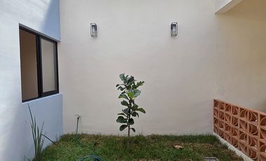 CASA EN VENTA 1 PLANTA, 2 RECÁMARAS, 2 BAÑOS, COCHERA PARA 1 AUTO