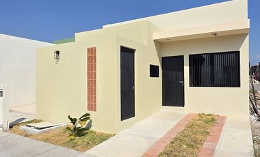 CASA EN VENTA 1 PLANTA, 2 RECÁMARAS, 2 BAÑOS, COCHERA PARA 1 AUTO