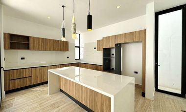 Residencia en Venta en La Mejor Zona de Mérida con Amenidades Premiun