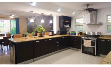 ALQUILER CASA ANCÓN 330M2 EXCELENTE UBICACIÓN CV