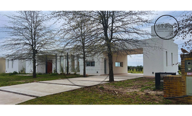 CASA EN VENTA - CLUB CAMPO SAN ROQUE LUJN A ESTRENAR