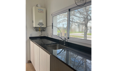 CASA EN VENTA - CLUB CAMPO SAN ROQUE LUJN A ESTRENAR