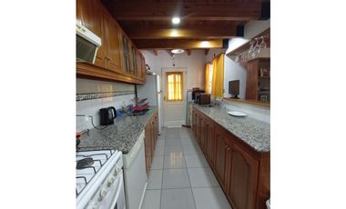 VENTA CASA - CALLE PROFESOR MATHUS 2291 - GUAYMALLÉN - MENDOZA.