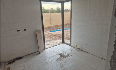 VENTA – CASA EN GARDENS - BARRIO JARDN, MAYOR DRUMMOND, LUJN DE CUYO