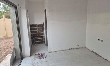 VENTA – CASA EN GARDENS - BARRIO JARDN, MAYOR DRUMMOND, LUJN DE CUYO