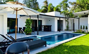 Modern Balinese-style Lakefront Pool Villa near Palm Hills Golf