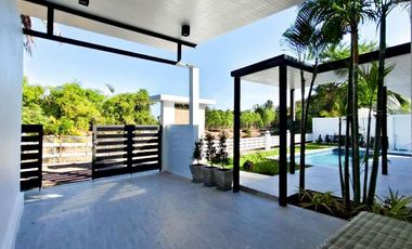 Modern Balinese-style Lakefront Pool Villa near Palm Hills Golf