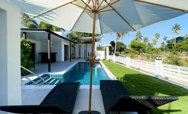Modern Balinese-style Lakefront Pool Villa near Palm Hills Golf