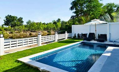 Modern Balinese-style Lakefront Pool Villa near Palm Hills Golf