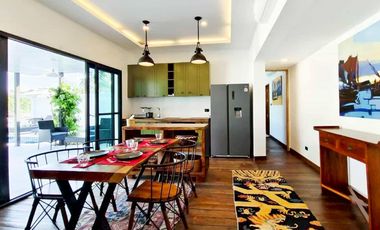 Modern Balinese-style Lakefront Pool Villa near Palm Hills Golf