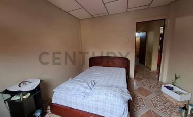 Se vende casa en Sauces 7, cerca a la Academia Naval, KariG
