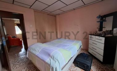 Se vende casa en Sauces 7, cerca a la Academia Naval, KariG