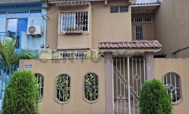 Se vende casa en Sauces 7, cerca a la Academia Naval, KariG