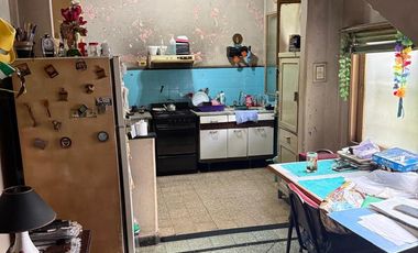 Casa en Avellaneda 2 departamento en block