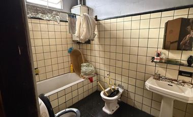 Casa en Avellaneda 2 departamento en block