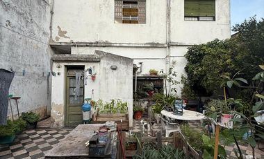 Casa en Avellaneda 2 departamento en block