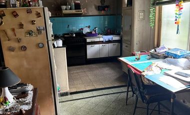 Casa en Avellaneda 2 departamento en block