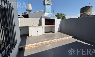 Alquiler de PH 3 ambientes con terraza y parrilla en Wilde