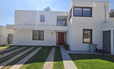 Casa en Arriendo en Reina Alta
