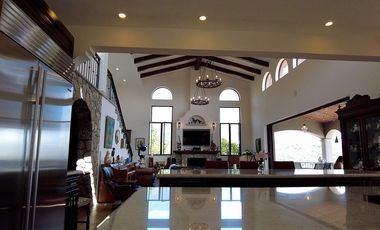 Casa de lujo en venta Chapala vista panorámica; San Juan Cosalá