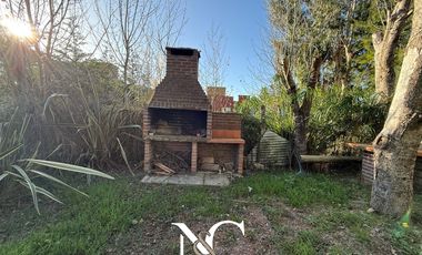 Casa en venta en Costa del Este 4 amb. mas departamento de 2 amb