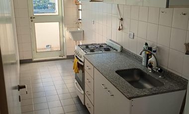 Departamento de tres ambientes en alquiler en las Torres Pueyrredón
