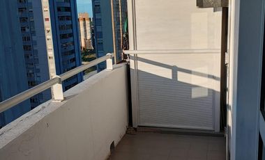 Departamento de tres ambientes en alquiler en las Torres Pueyrredón