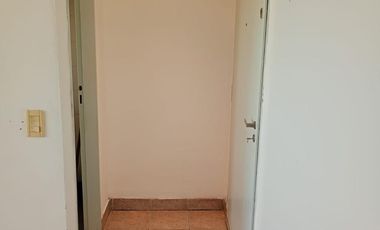 Departamento de tres ambientes en alquiler en las Torres Pueyrredón