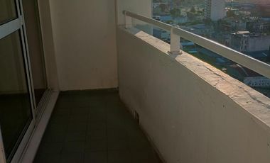 Departamento de tres ambientes en alquiler en las Torres Pueyrredón