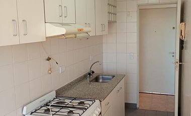 Departamento de tres ambientes en alquiler en las Torres Pueyrredón