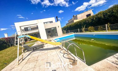 Casa 4 amb con piscina en alquiler temporal. Temporada 2024-25. Barrio Privado Arenas del Sur