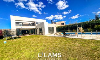 Casa 4 amb con piscina en alquiler temporal. Temporada 2024-25. Barrio Privado Arenas del Sur