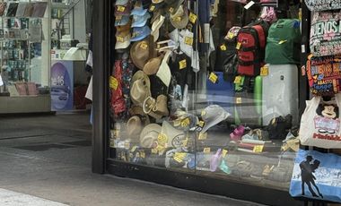 LOCAL COMERCIAL SOBRE PEATONAL en Microcentro