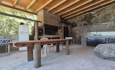 Casa de 3 Dormitorios - Los Aromos - Pileta