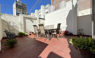 Casa en planta alta en venta con terraza exclusiva en zona historica del Centro - Laprida 1257