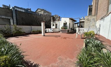 Casa en planta alta en venta con terraza exclusiva en zona historica del Centro - Laprida 1257