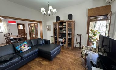 Casa en planta alta en venta con terraza exclusiva en zona historica del Centro - Laprida 1257