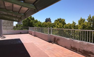 Edificio Comercial en Mendoza Capital de 5 plantas, terraza y subsuelo