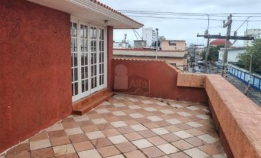 Casa en renta con excelente ubicación, ideal para negocio