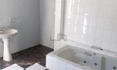 Casa en renta con excelente ubicación, ideal para negocio