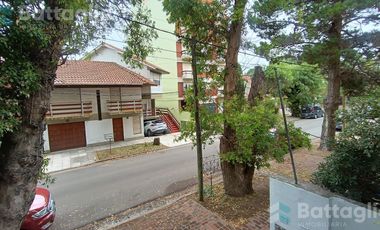 OPORTUNIDAD! triplex cerca del mar con cochera y parrilla